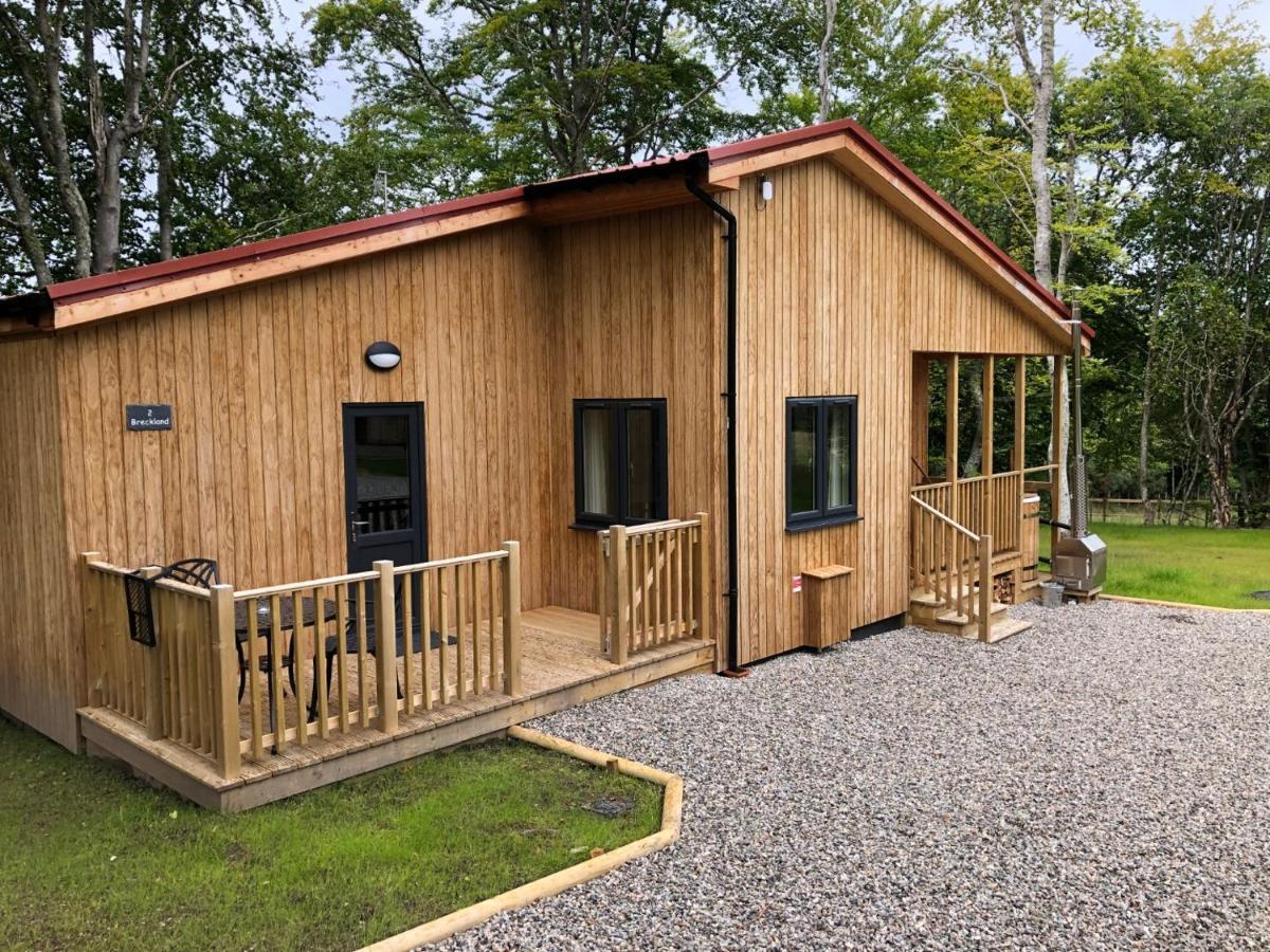 Breckland Lodge 2 With Hot Tub Belladrum Exteriör bild