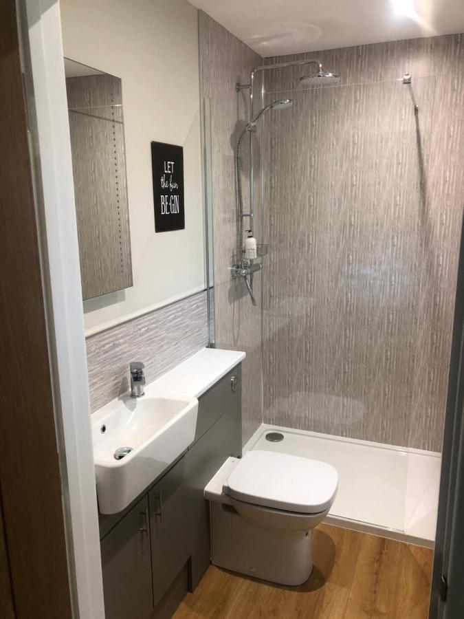 Breckland Lodge 2 With Hot Tub Belladrum Exteriör bild